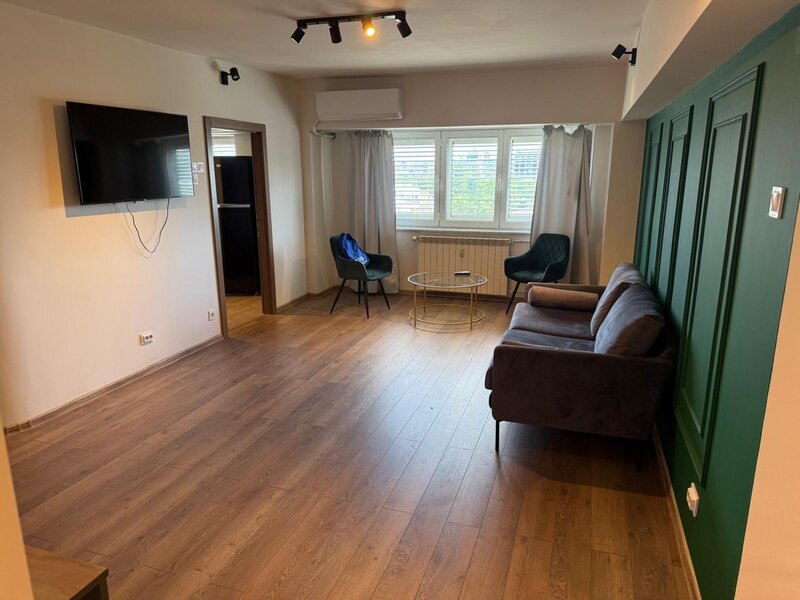 Bulevardul Unirii, ultracentral, apartament 4 camere 93 mp.