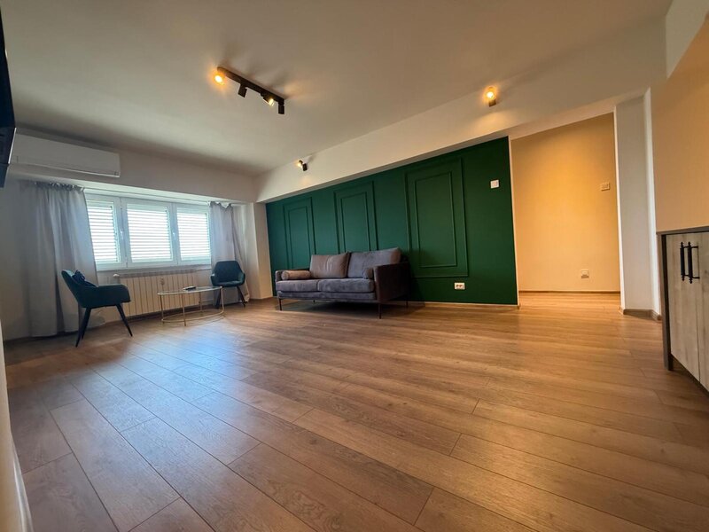 Bulevardul Unirii, ultracentral, apartament 4 camere 93 mp.