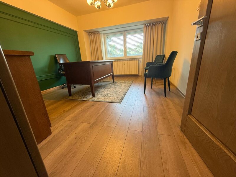 Bulevardul Unirii, ultracentral, apartament 4 camere 93 mp.