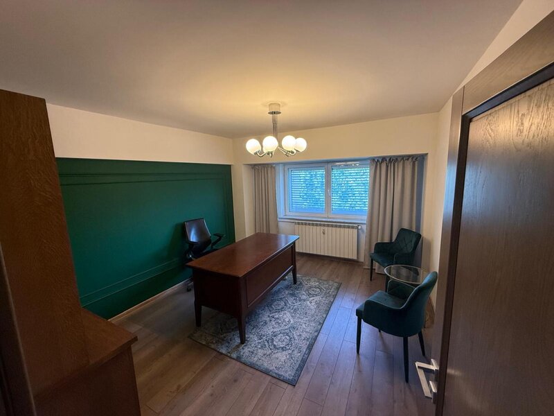 Bulevardul Unirii, ultracentral, apartament 4 camere 93 mp.