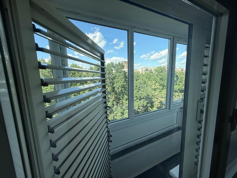 Bulevardul Unirii, ultracentral, apartament 4 camere 93 mp.